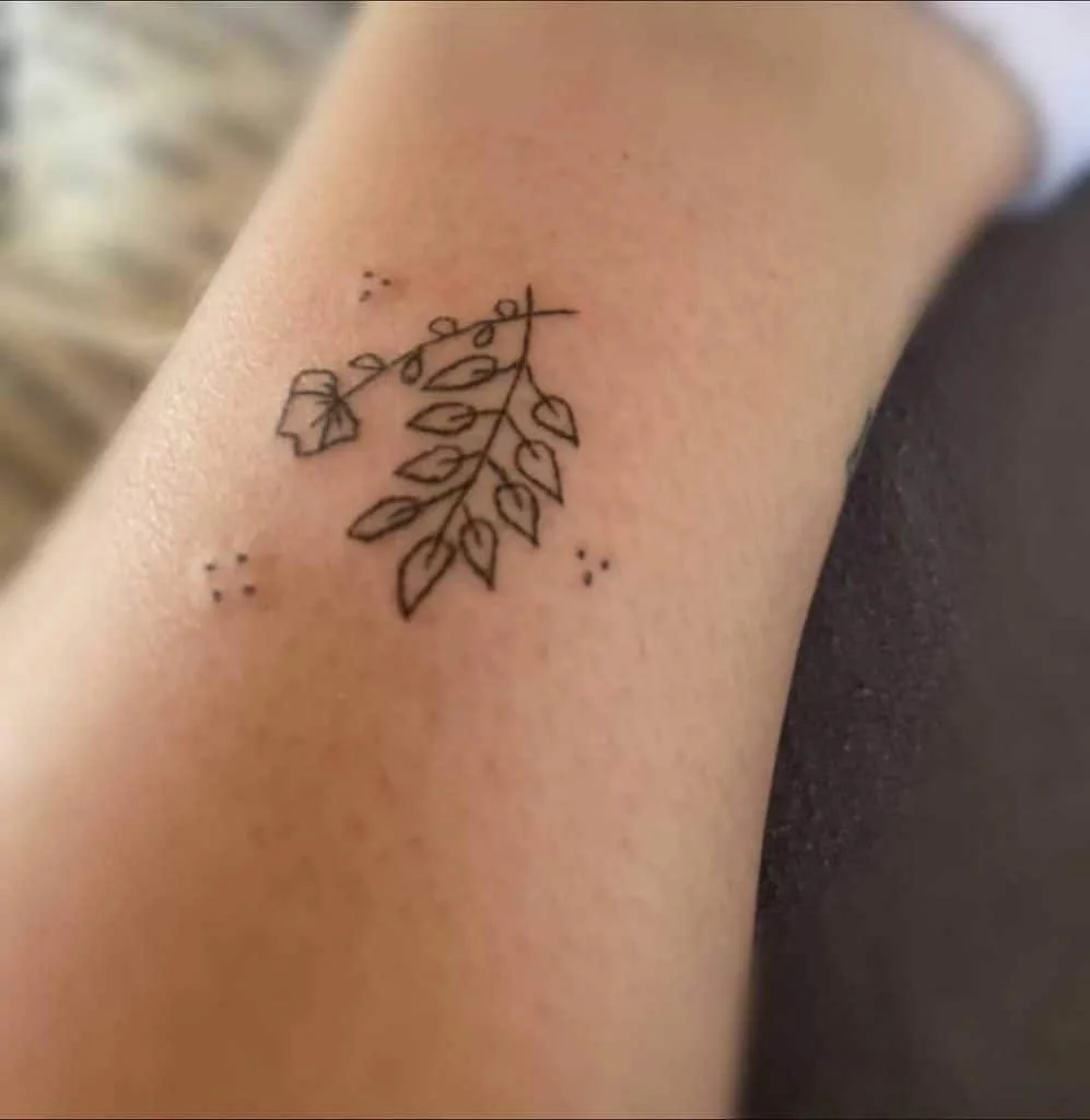 Stick-and-Poke Tattoos Are Everywhere— Here's What You Need to  KnowHelloGiggles